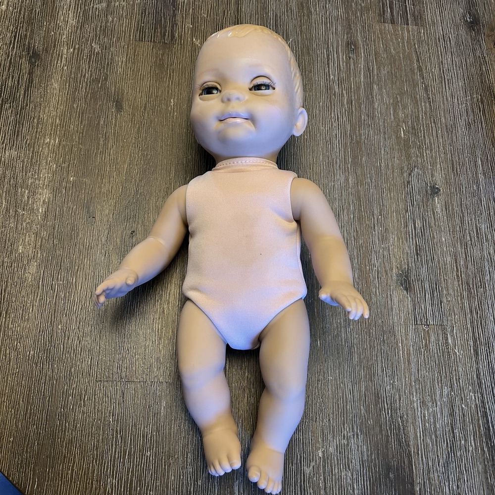 Luvabella Newborn interactive baby doll with blonde‎ painted hair NOT WORKING
